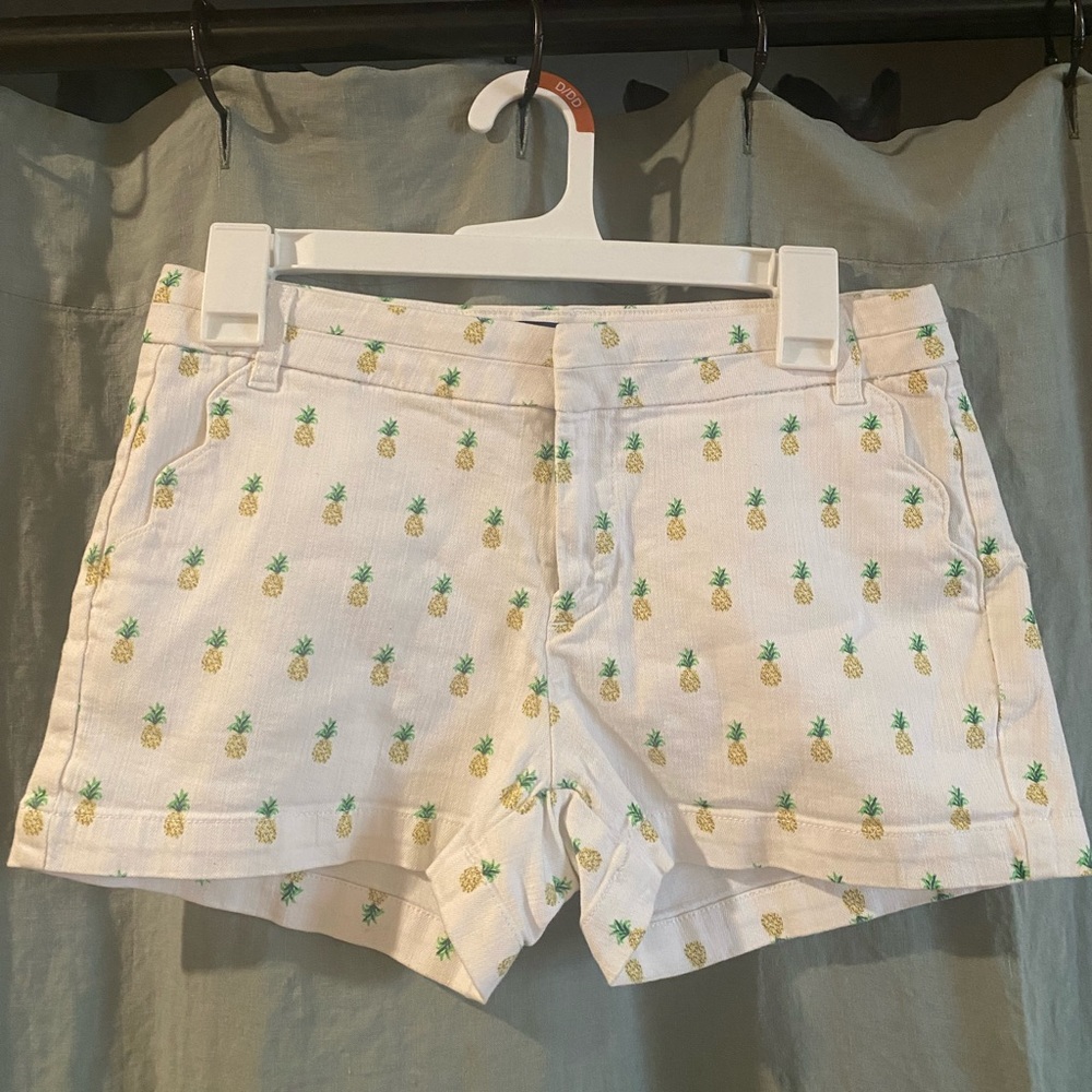 Small pineapple shorts